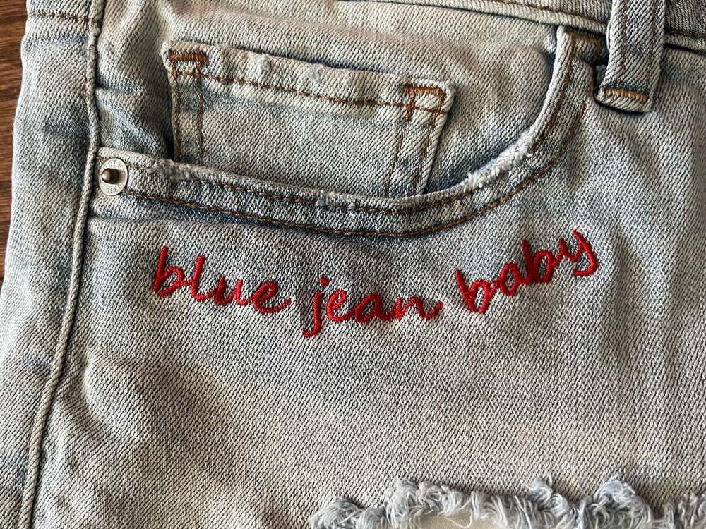Y2K Express Low Rise Distressed Denim Shorts “Blue Jean Baby” Embroidered Size 6 - Picture 4 of 11